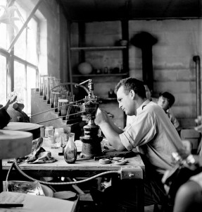 Erwin Eisch working at Harvey Littleton’s Farm Photographed by Robert C. Florian, 1964 Gift of Robert C. Florian