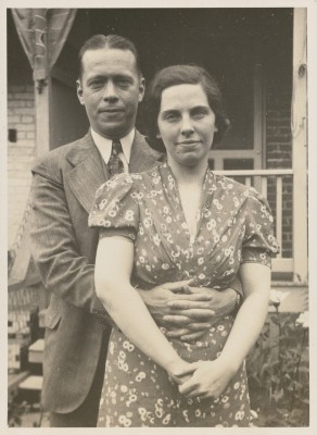 L. G. Wright and Verna Mae Haught Wright. Part of the James Measell Collection of L. G. Wright Glass Company Materials, about 1930–1969. Six boxes. CMGL 141678 (collection) CMGL 142591 (photo), purchased with funds from the Fellows Fund.