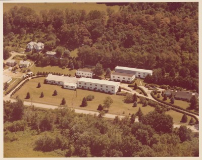 Aerial view of the L. G. Wright Glass Company in New Martinsville, West Virginia. Part of the James Measell Collection of L. G. Wright Glass Company Materials, about 1930–1969. Six boxes. CMGL 141678 (collection) CMGL 142613 (photo), purchased with funds from the Fellows Fund.