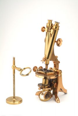 Binocular microscope, Henry Crouch, London, England, c. 1850-1875. Lent by Museum Boerhaave, Leiden, the Netherlands. Image Courtesy of Museum Boerhaave.