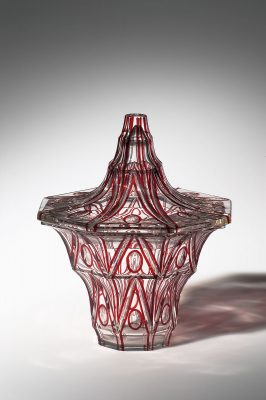 Vase with Lid, before 1916. Designed by Emanuel Josef Margold (Austrian, 1888–1962); manufactured by Carl Schappel. Glass, cased and cut. H. 22 cm, Diam. 18.3 cm. MAK, Austrian Museum of Applied Arts / Contemporary Art (WI 1716-1, 2). © MAK/Georg Mayer.